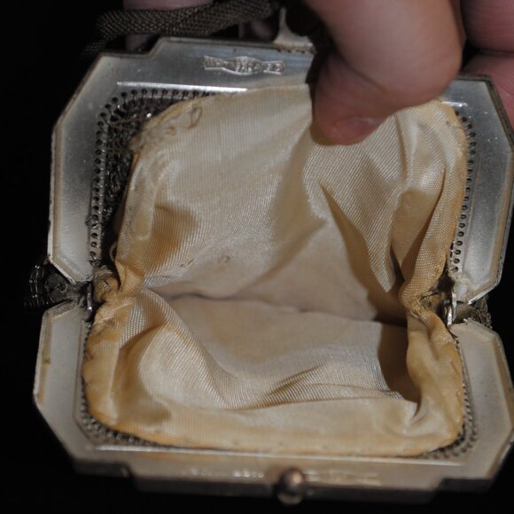 Collectible Vintage Whiting & Davis Silver-tone Mesh Wristlet Purse Art Deco 60s - Picture 11 of 11